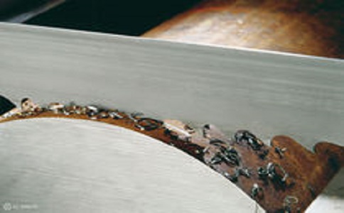 邢台带锯床线速度设定过高，为什么会导致带锯条齿尖发热加速锯条的磨损？